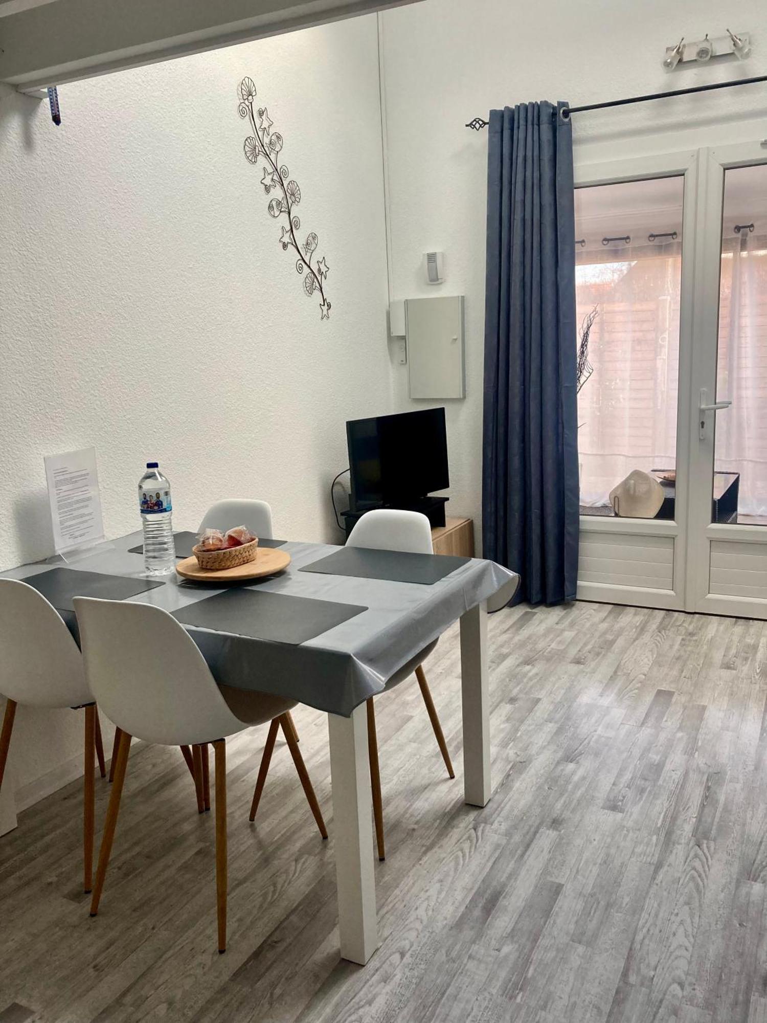 Appartement Duplex Lumineux Idealement Situe อาเรส ภายนอก รูปภาพ